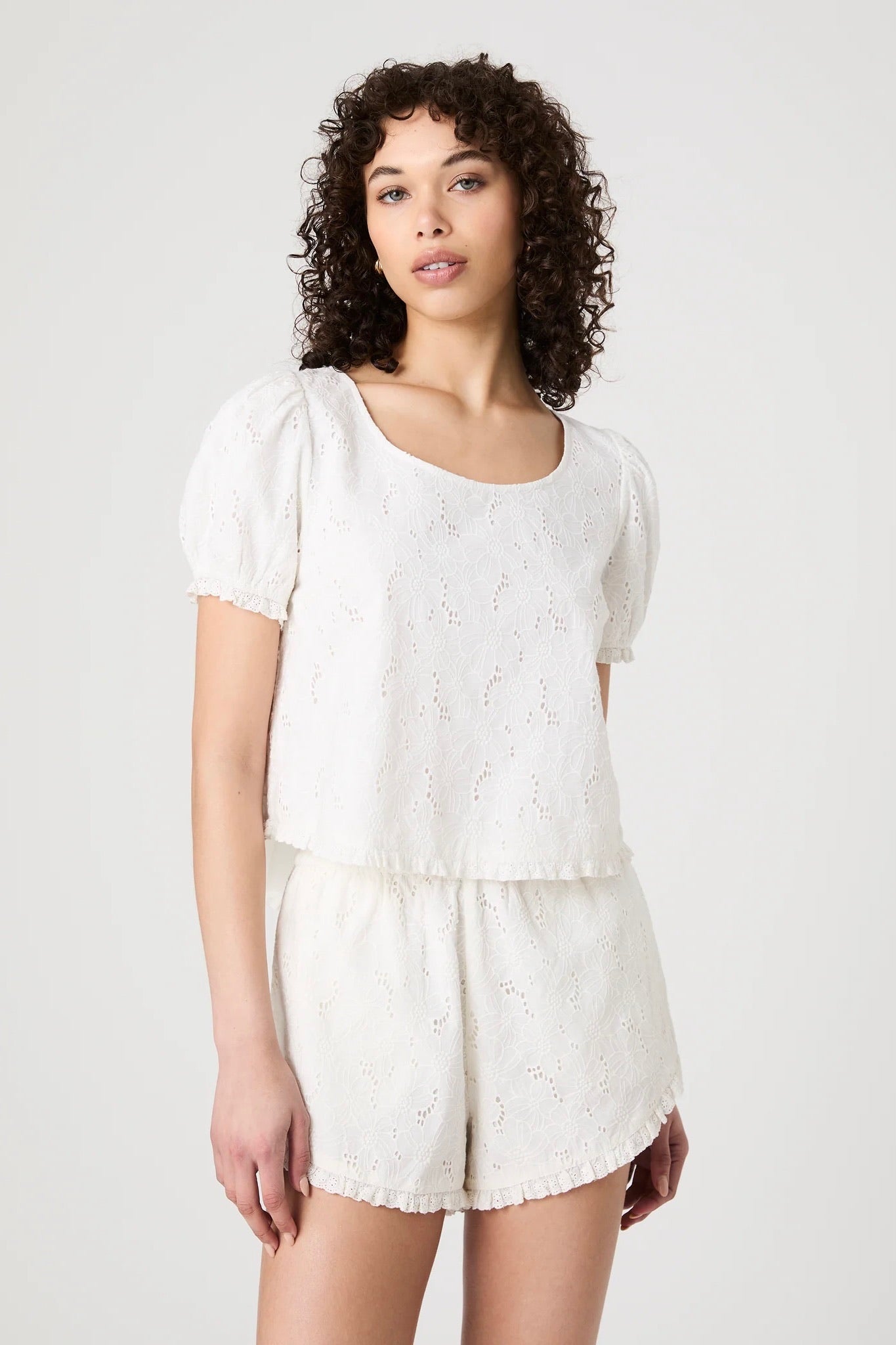 Eyelet Rufle Hem Shorts